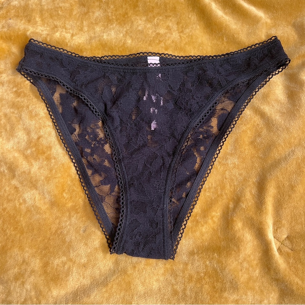 Victoria Secret High Leg Cheekini Black lace panties NWT Size Small